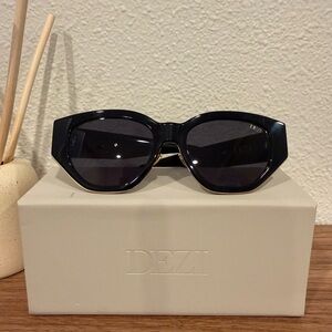 Dezi Charge It Sunglasses